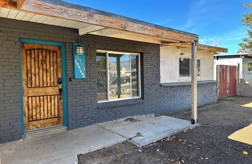 Uptown House | Charming 2-bedroom house in Albuquerque