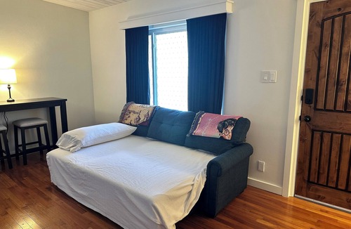 Uptown House | Charming 2-bedroom house in Albuquerque