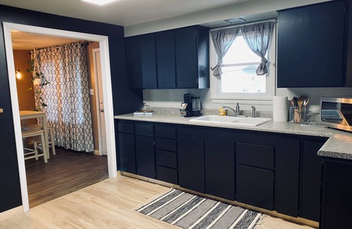 Plains Cottage | Charming 2-BR, no cleaning fees, cozy fireplace