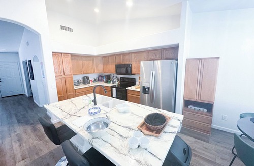 Arrowhead Ranch House | Charming 3-bedroom house upscale neighborhood with WiFi, AC in awesome Glendale