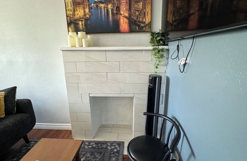 Governmental Mall House | Charming 3-bedroom house in pleasant Phoenix with AC, WiFi
