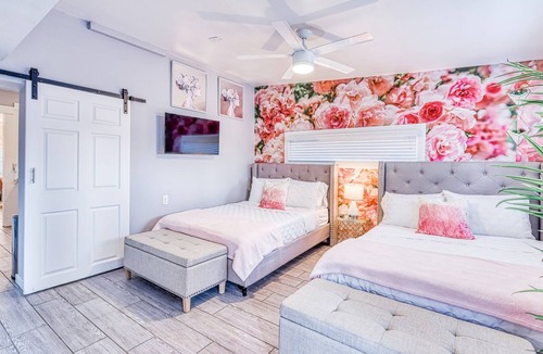Governmental Mall House | Charming 3BR Bungalow for Bachelorette + Bridal