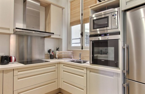 Quartier de la Monnaie Apartment | Charming and quiet 2 BD 2 BTH near Notre Dame, insurance included