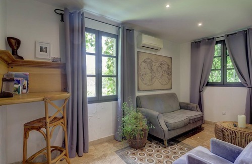 Arles City Centre Apartment | Charming apartment in historic building