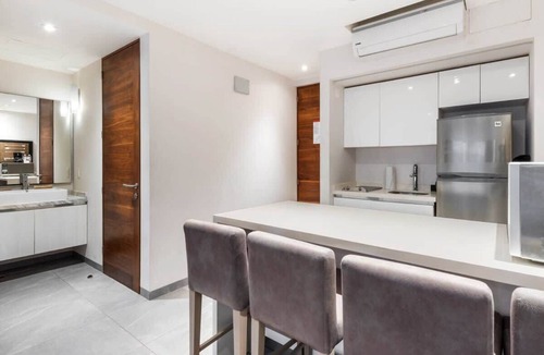 Downtown Condo | Charming Beachside Condo w High-Speed WiFi