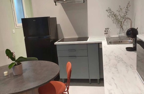 Audenge Apartment | : Charming, Bright, Air-Conditioned Studio