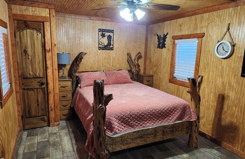 Show Low Cabin | Charming cabin with WIFI and AC in delightful Show Low Minimum 2 night stay.