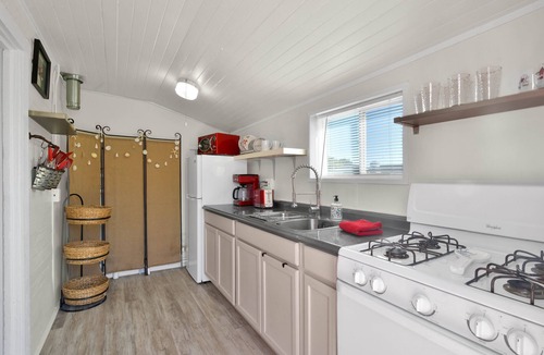 Prescott House | Charming Casita just steps from Historic Whiskey Row!