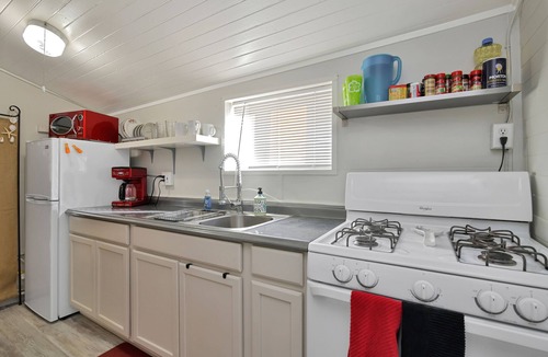 Prescott House | Charming Casita just steps from Historic Whiskey Row!