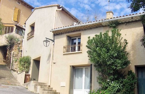 Chateauneuf-de-Gadagne House | Charming village house in Provence with courtyard