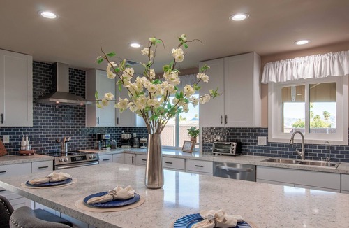 Lake Havasu City House | Charming Lake Getaway 3BDR AC Garage parking