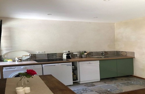 Nonza Apartment | Charming little garden apartment in village center