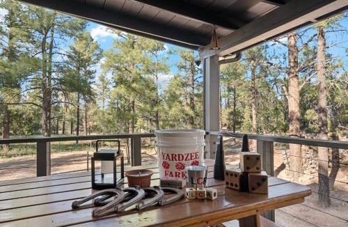 Show Low House | Charming Pines Cabin with Fireplace and BBQ