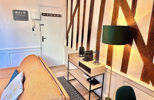 Old Town Apartment | Charming studio just a stone's throw from the station