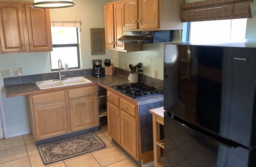 Truth or Consequences House | Cheerful Bungalow Walking Distance from Hot Springs District for Long Term Stays