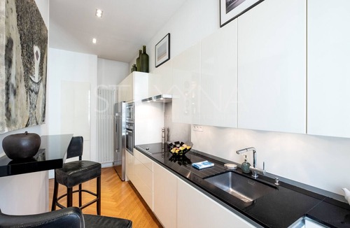 Carre d'Or Apartment | Chez Aynur 2 bedroom apartment VRBO