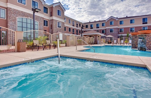 Tucson Apartment | Chic 1BR Suite w/Kitchen | Free Breakfast + Pool