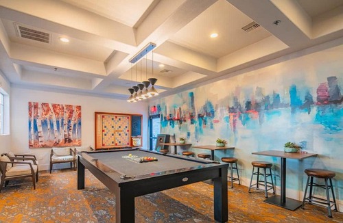Glendale Sports and Entertainment District Apartment | Chic 2BD King Bed with Pool, Hot Tub, Gym, Parking