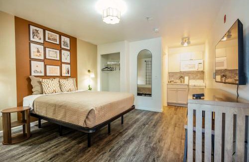 Tolleson Apartment | Chic AZ Studio Travel Nurses Welcome