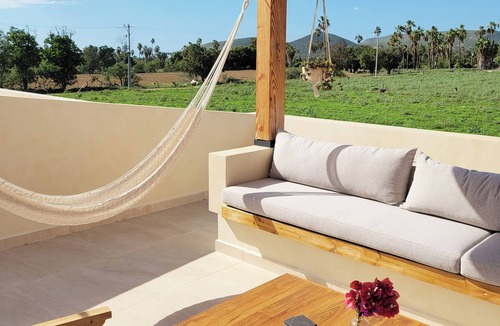 El Pescadero House | Chic Bungalow with Pool Near the Ocean