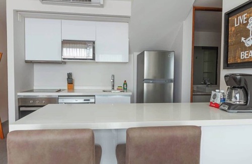 Downtown Condo | Chic Condo w Rooftop Pool & Gym near 5th Ave