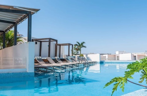 Downtown Condo | Chic Condo w Rooftop Pool & Gym near 5th Ave