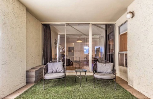 Entertainment District Condo | Chic Condo with Parking Spot - Minutes to Old Town!