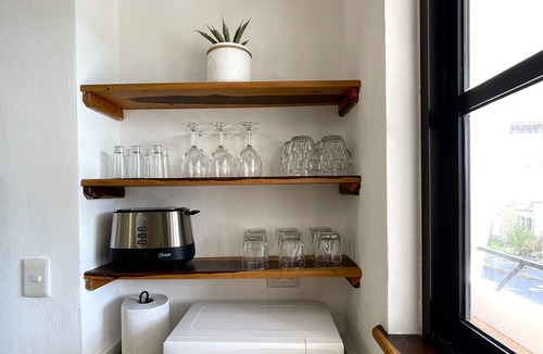 La Gloria House | Chic House W/Ocean View. KING Bed. FREE WIFI. AC. Serene Patio