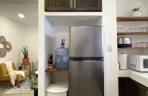 La Gloria House | Chic House W/Ocean View. KING Bed. FREE WIFI. AC. Serene Patio