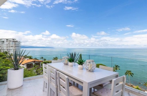 South Shore Hotel Area Apartment | Chic Oceanfront Indah Apt 5 min from Downtown