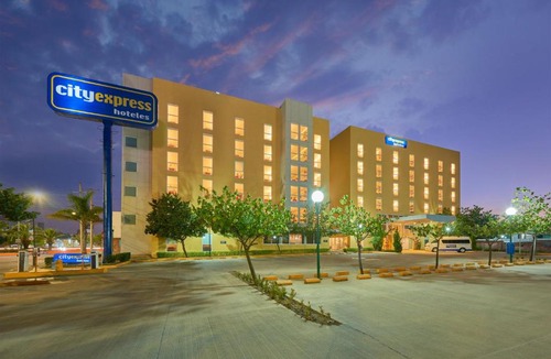 Irapuato Hotel | City Express by Marriott Irapuato Norte