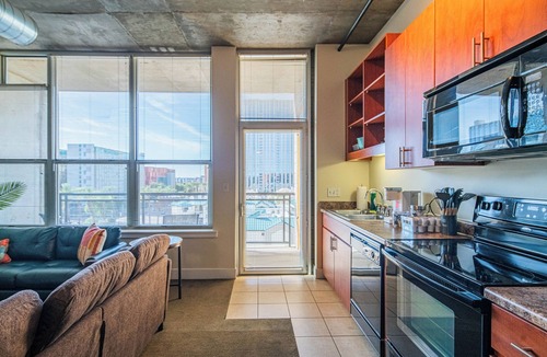 Evans Churchill Condo | City Views! Downtown Phoenix Studio