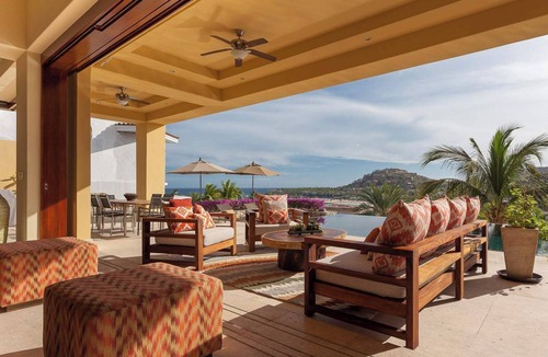 San Jose del Cabo Villa | Cliffside Palmilla Villa with Infinity Pool and Casita