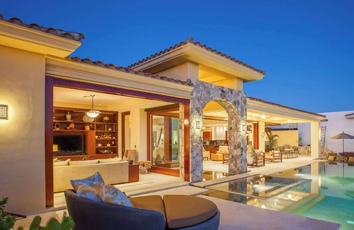 San Jose del Cabo Villa | Cliffside Palmilla Villa with Infinity Pool and Casita