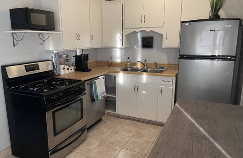 Campus Farm House | Close to U of A, shopping, restaurants on the Mountain Ave Bike path