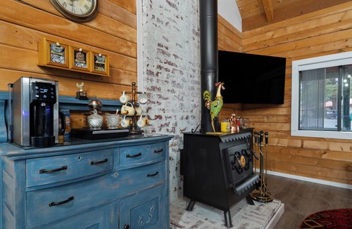 Torreon Cabin | Clucking Awesome Cabin - Our Nest is Your Nest