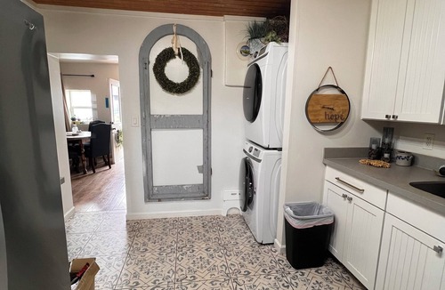 Williams House | Cole's Bungalow Cozy 2-bedroom bungalow in delightful Williams