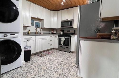 Williams House | Cole's Bungalow Cozy 2-bedroom bungalow in delightful Williams