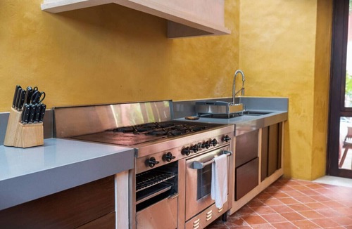 Centro House | Colonial 4BR Gem Downtown +Private Pool+Garden+BBQ