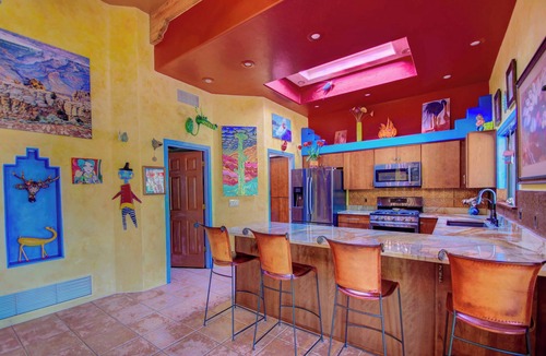 Tanque Verde House | Colorful Gallery Home at the Base of Mt. Lemmon, La Casa de Coco