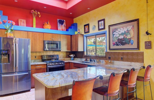 Tanque Verde House | Colorful Gallery Home at the Base of Mt. Lemmon, La Casa de Coco