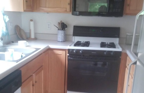 Summerhaven House | Come stay in a cabin, walking distance from the attractions of Summerhaven.