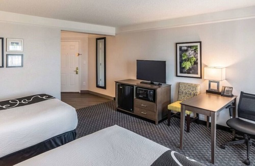 Ahwatukee Foothills House | Comfort & Convenience, 2 Sleek Units, Free Breakfast, Free Parking, Pool