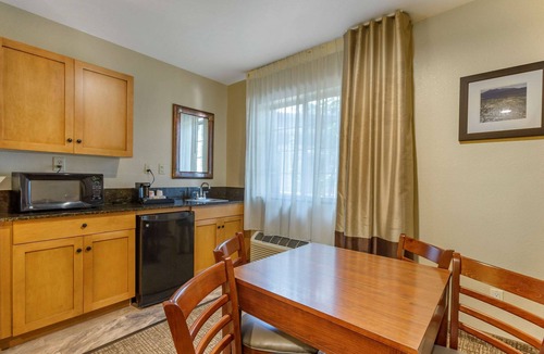 Woodlands Village Hotel | Comfort Inn Flagstaff South I-17
