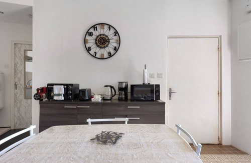 Chasseneuil-du-Poitou Apartment | Comfortable Studio 3 Min from Futuroscope – Ideal for 5 People with Wi-Fi and Parking