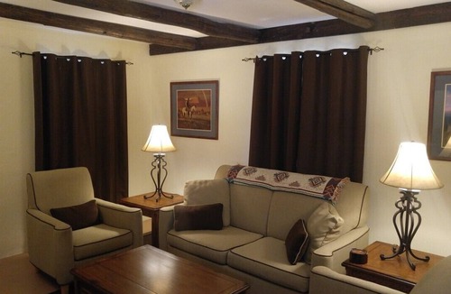 Tumacacori-Carmen Apartment | Comfortable apartment with kitchen and lounge at Historic Rancho Santa Cruz.