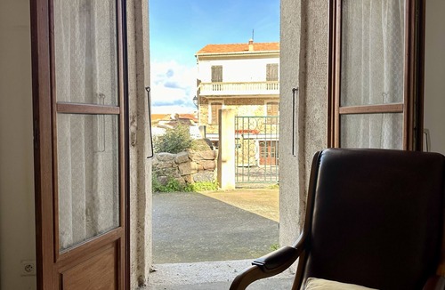 Galeria Apartment | Comfortable ground-floor apartment in former 20th-century hotel