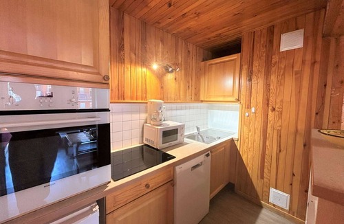 Meribel Centre Apartment | Comfortable studio for 4 in central Méribel, near slope