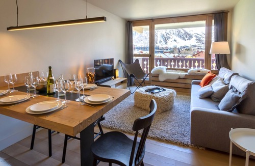 Le Cret Apartment | Comfortable, upscale, quiet and beautiful views! With covered parking