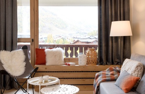 Le Cret Apartment | Comfortable, upscale, quiet and beautiful views! With covered parking